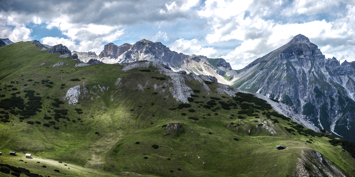 Aussicht vom Gipfel Blaser zur Serles